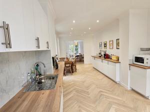 Sejours chez l'habitant La maison elegante, chambre proche gare et centre de Brunoy : photos des chambres