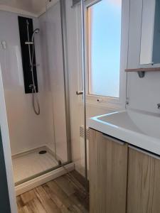 Campings Camping Quiberon - Mobilhomes Bord de Mer, Conguel : Bungalow Supérieur - Vue sur Mer