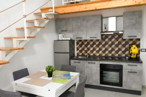 Victrys Houses Chiaia