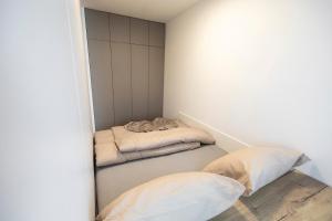 ALURE RESIDENCES 5 & 24h self check-in, private parking in front of the apartment building included, new building, the apartment building has its own park with a lake and outdoor fitness, childrens playground, CITY CENTER