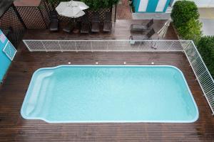 Apto em Barra Velha 340m da PRAIA com SACADA com CHURRASQUEIRA, AR CONDICIONADO WI-FI, PISCINA, PORTARIA 24h, ACADEMIA MINI MERCADO e vaga de GARAGEM