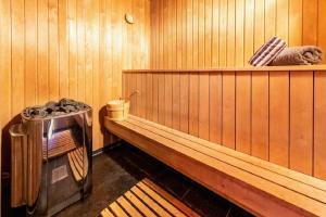 A wonderful estate of two houses forseasons!