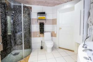 A wonderful estate of two houses forseasons!