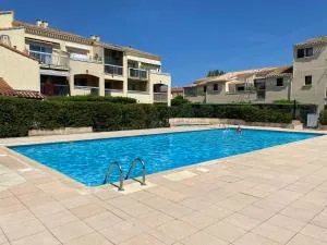 Studio petit jardin, piscine - Коголен