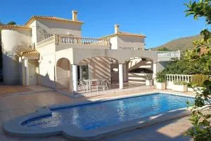 Casa Los Olivos, villa with a pool - Aigues