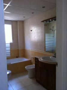 Casa Los Olivos, villa with a pool