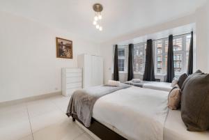 2Bd Flat Opp Harrods - Sleeps 5