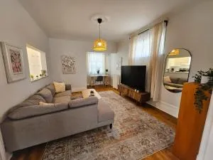 Ottawa Downtown Cozy Guesthouse - Орлеан