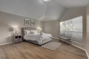 Frisco Spacious & Cozy Bling Home by Aya