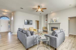 Frisco Spacious & Cozy Bling Home by Aya