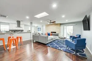 Fantastic Luxury 5 BR with Hot-tub close to Downtown Dallas - Meaders