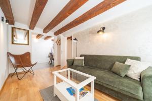 Lores Apartment