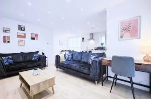 Shaw Heath Cottage - Charming Holiday Home In the Heart of Stockport - Hazel Grove