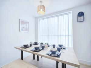 Shaw Heath Cottage - Charming Holiday Home In the Heart of Stockport - Free Parking