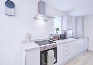 Shaw Heath Cottage - Charming Holiday Home In the Heart of Stockport - Free Parking