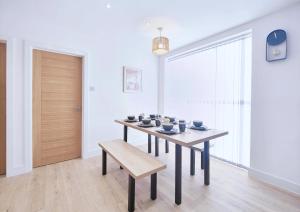 Shaw Heath Cottage - Charming Holiday Home In the Heart of Stockport - Free Parking