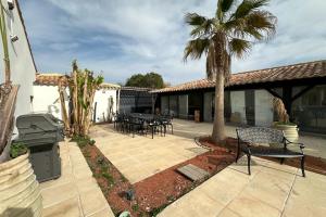 Maisons de vacances Lovely family home with pool : photos des chambres