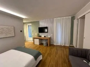 The Captain's Apartments ZEPHYR- CITY CENTER Leonardo Academy - Sesto Calende