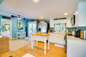 Cozy Fort Pierce Cottage on Farm Animal Rescue!