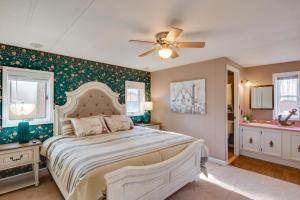 Chautauqua Lake Access Waterfront Cottage with Dock