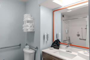 Room with Two Queen Beds - Non-Smoking room in Hampton Inn Sarasota I-75 Bee Ridge