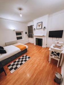 Spacious 3 rooms in Tooting