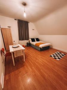 Spacious 3 rooms in Tooting