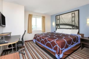 King Suite - Non-Smoking room in Super 8 by Wyndham Sault Ste. Marie