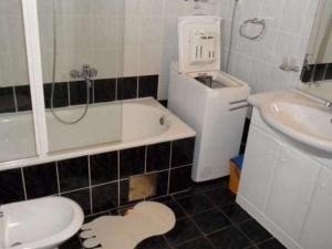 Apartments with parking space Sucuraj, Hvar - 22239