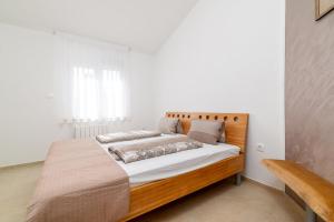 Family friendly house with a swimming pool Gajana, Fazana - 22578