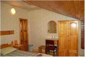 Economy Twin Room with Private External Bathroom room in Stivan Iskar Hotel