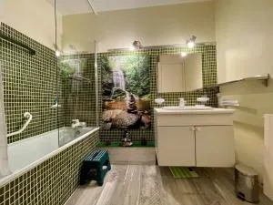 Appartement T2 lumineux près des Thermes, calme et confort, 2 étoiles, avec balcon et parking - FR-1-503-71 - 巴拉吕克莱班