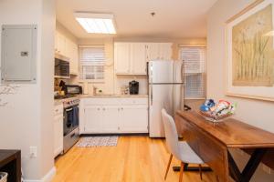 Multi-Level Townhouse, Harvard, MIT, Red line