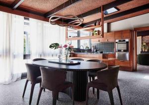 Sibbel House- Luxurious Mid-Century Modern Home, Yarra Valley