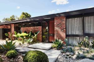 Sibbel House- Luxurious Mid-Century Modern Home, Yarra Valley