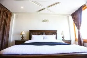 Bliss by UrbanBnb - Hil