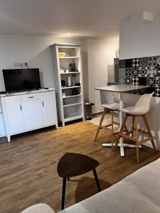 Appartements Studio proche gare et Versailles 4 min a pied train vers Paris : photos des chambres