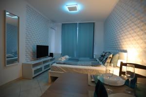 Airport Luxury Apartment with Balcony + Free parking
