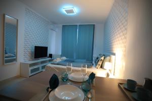 Airport Luxury Apartment with Balcony + Free parking