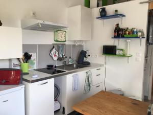 Maisons de vacances BEDENAC Joli maisonnette a 30 mn de BORDEAUX de JONZAC de BLAYE, pour 2 adultes : photos des chambres