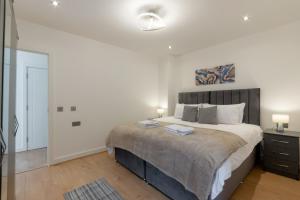 Modern Two Bedrooms Flat in Julien Road, CR5, London