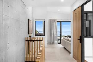 Blenheim Beach Villa