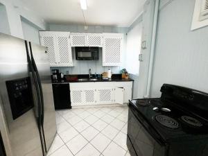 I love Lucy Bay front Studio