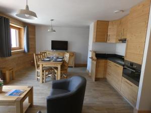 Appartements Appartement cocon centre village, 4 personnes, 2 chambres - SOURCES102 : photos des chambres