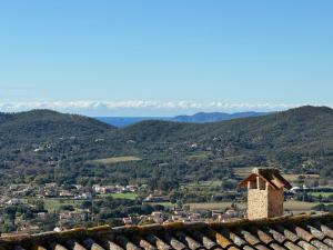 Appartements Studio le Nid, vue mer, village et collines avec terrasse : photos des chambres