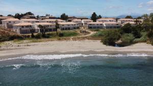 T3 Corse vue mer. pieds dans leau N164