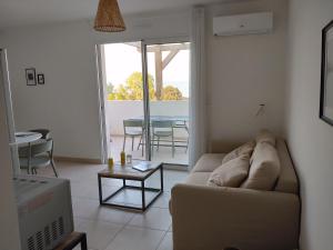 T3 Corse vue mer. pieds dans leau N164