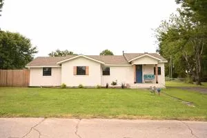 1 Block to Lake Eufaula! - Checotah