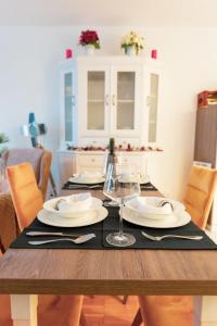 Flexible SelfCheckIns 70 Arena Garage Bedroom New