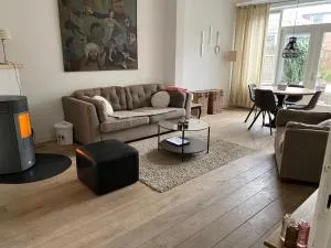 Next To Sea - 弗利辛恩